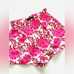 White fox floral shorts
